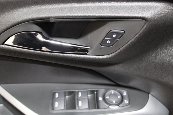 New 2026 Chevrolet Trax RS w/ Sunroof Package image 18