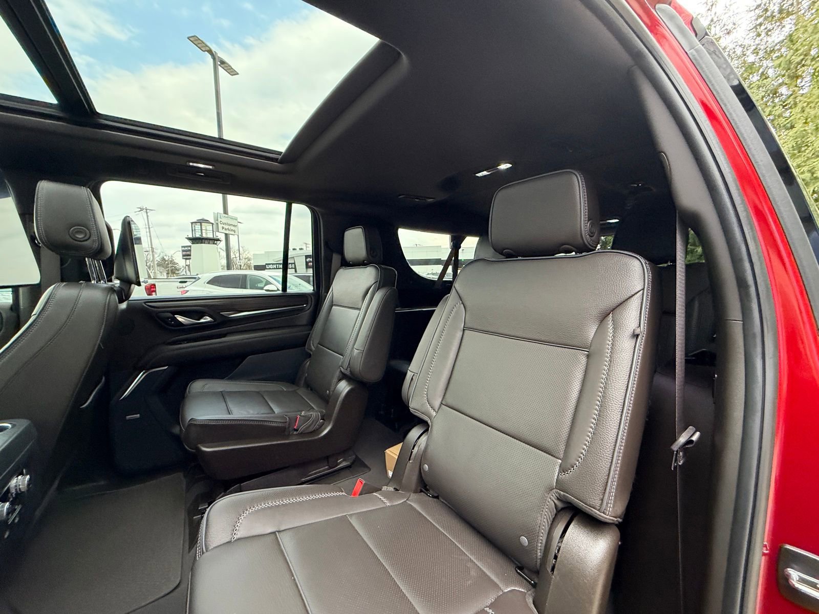 Used 2024 GMC Yukon XL Denali w/ Denali Reserve Package image 32