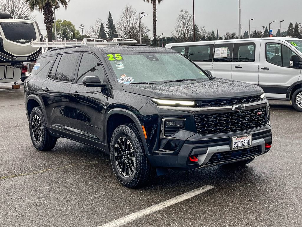 Used 2025 Chevrolet Traverse Z71 w/ Enhanced Driving Package image 5