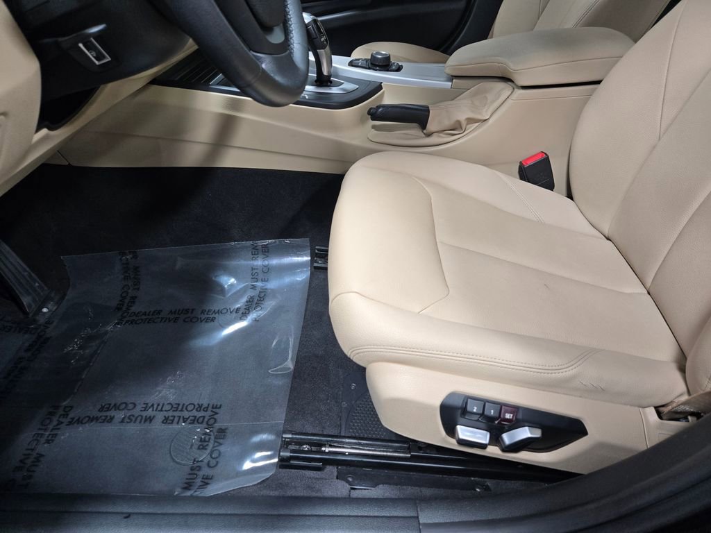 Used 2018 BMW 320i xDrive Sedan w/ Convenience Package image 11
