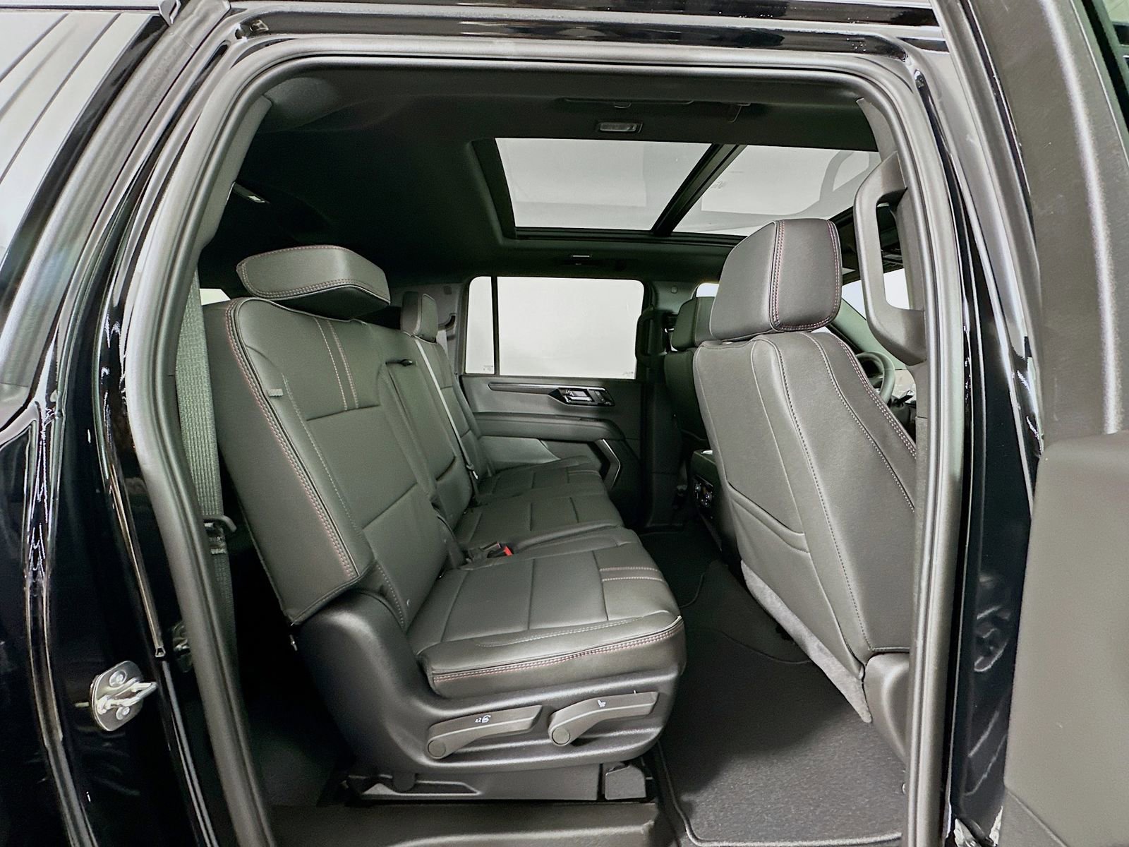 New 2026 Chevrolet Suburban RST w/ Sun And Tow Package image 29