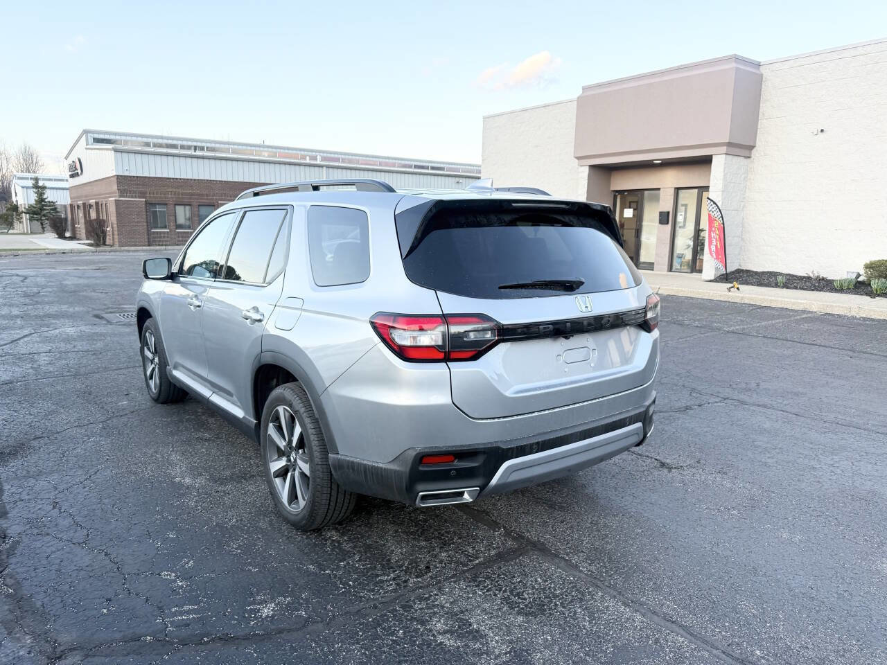 Used 2025 Honda Pilot Touring image 8