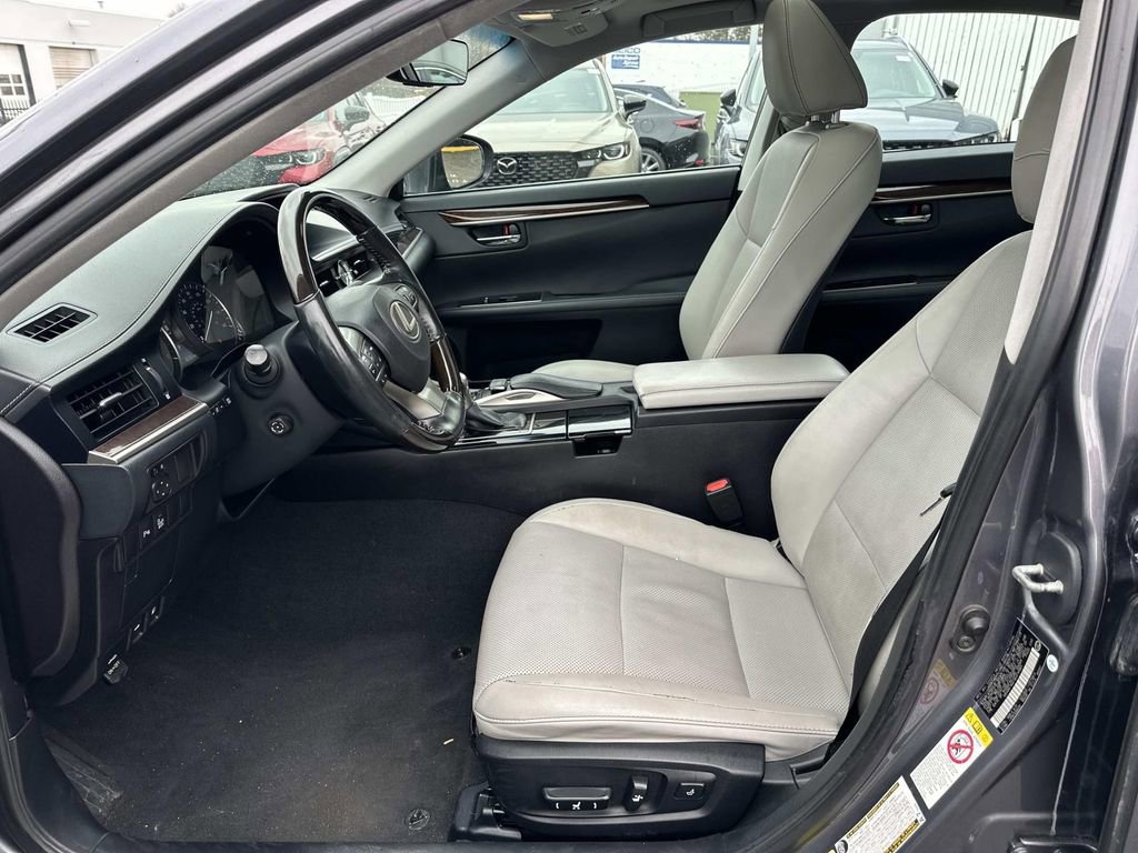 Used 2016 Lexus ES 350 350 w/ Navigation System Package image 25