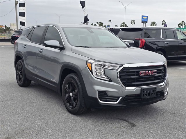 Used 2023 GMC Terrain SLE image 3