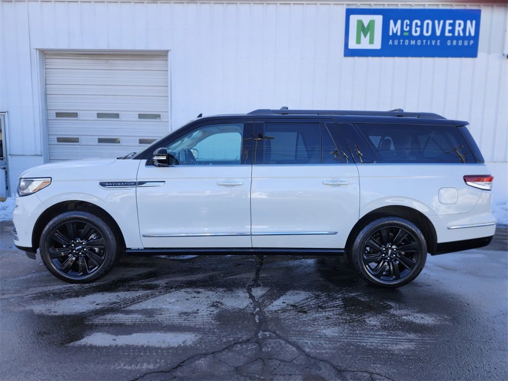 Used 2023 Lincoln Navigator L Black Label image 2