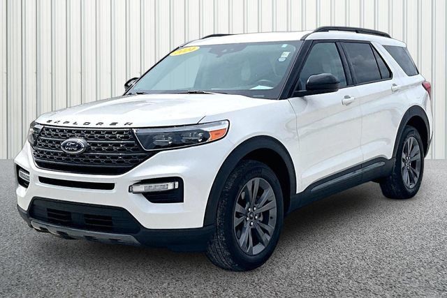 Used 2024 Ford Explorer XLT w/ Equipment Group 202A AWD/4WD image 2