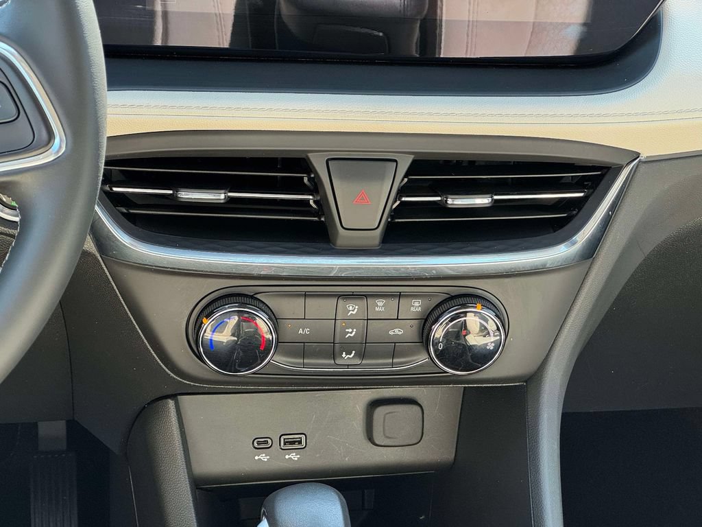 Used 2024 Buick Encore GX Preferred FWD image 24