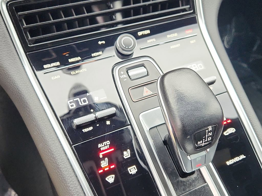 Used 2022 Porsche Panamera image 15