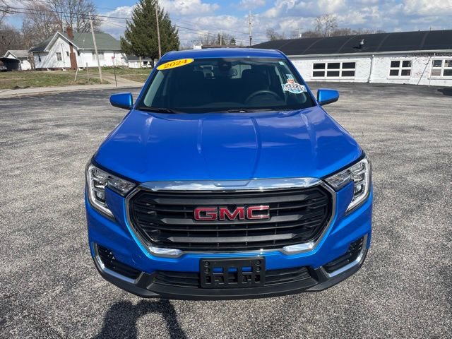Used 2024 GMC Terrain SLE image 2