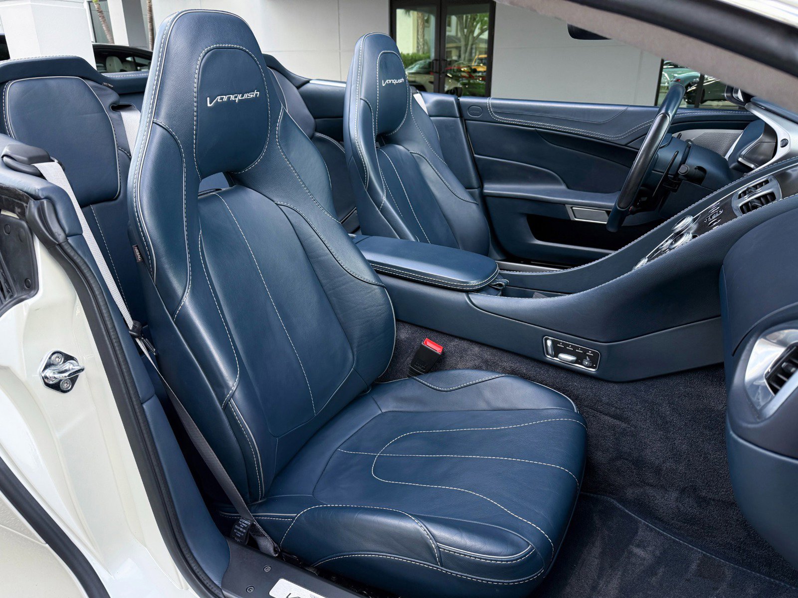 Used 2014 Aston Martin Vanquish Volante image 30