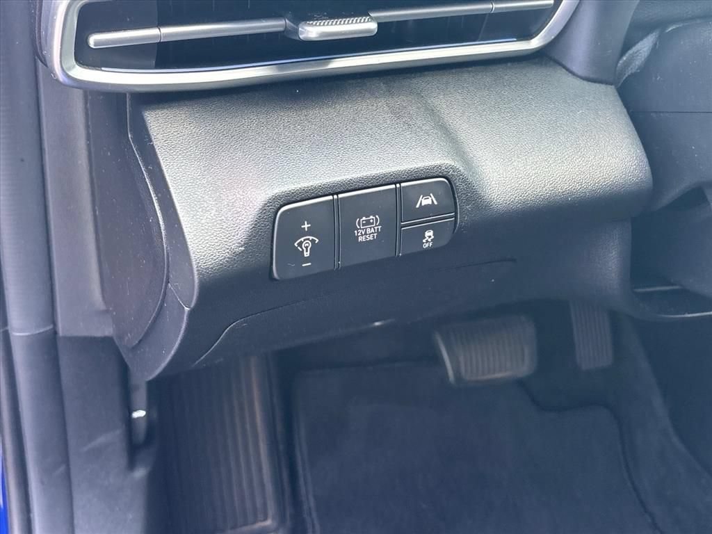Used 2023 Hyundai Elantra Limited FWD image 8