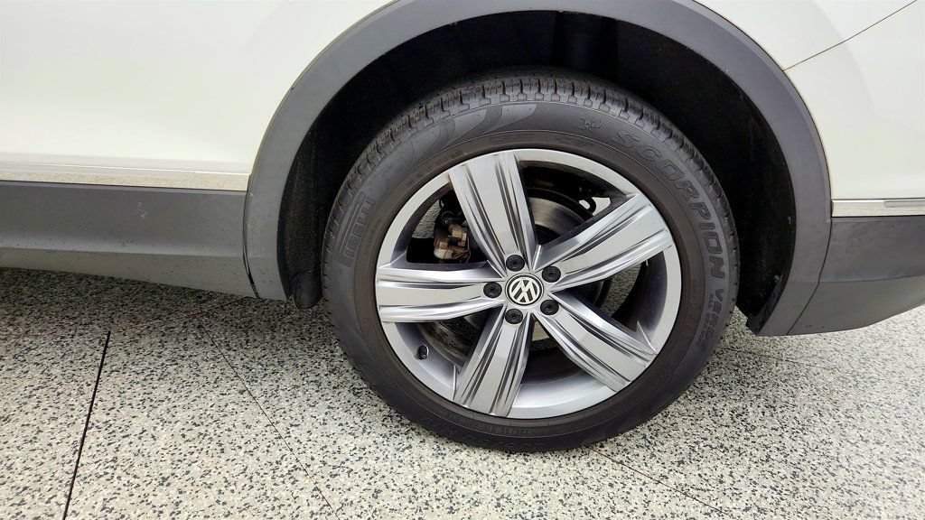 Used 2020 Volkswagen Tiguan SEL AWD/4WD image 9