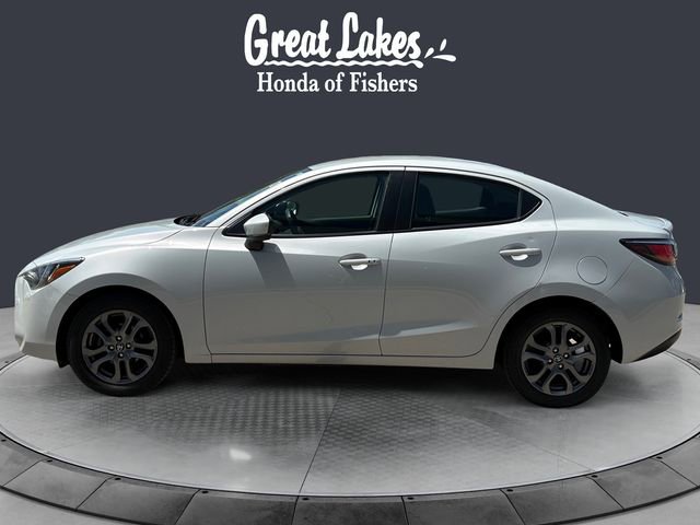 Used 2019 Toyota Yaris LE FWD image 2