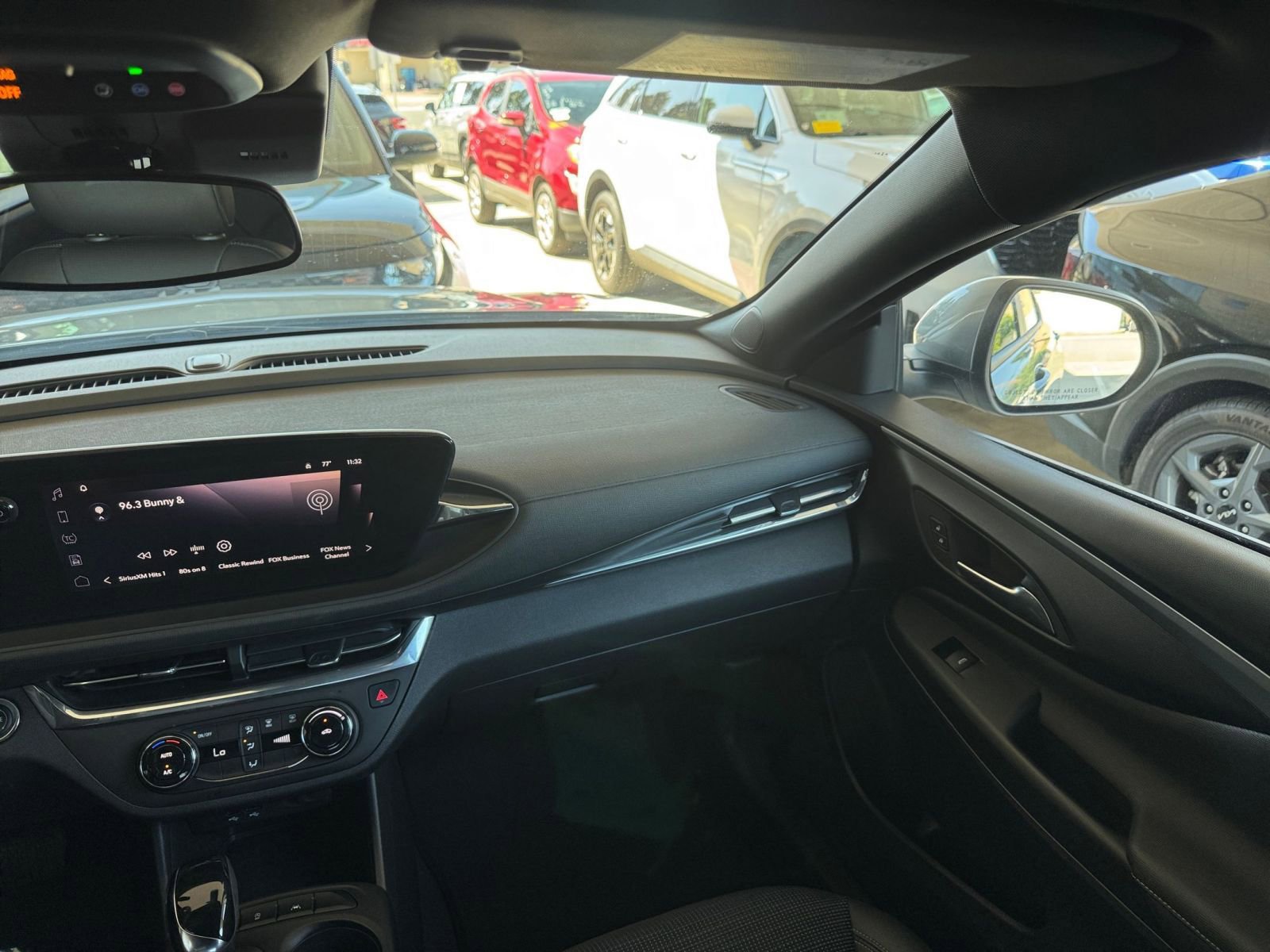 Used 2025 Buick Envista Preferred image 35