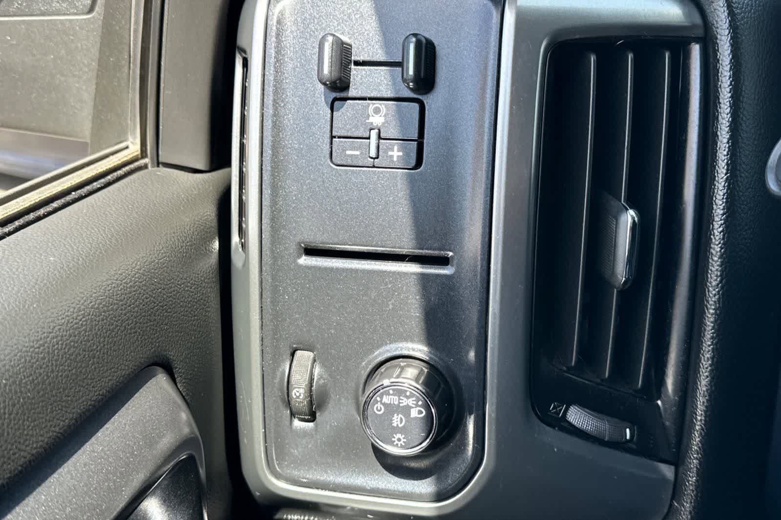 Used 2018 Chevrolet Silverado 1500 LT w/ All Star Edition RWD image 30
