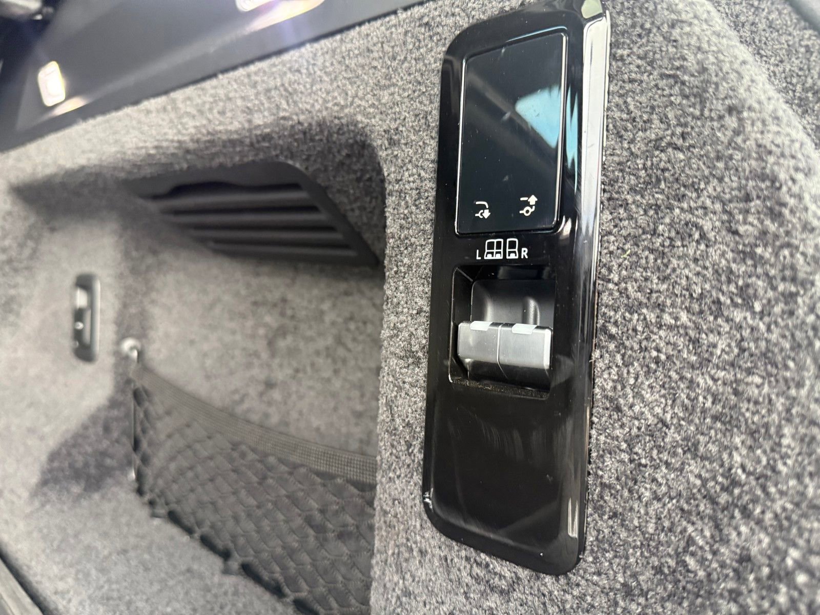 Used 2024 Land Rover Range Rover SE image 26