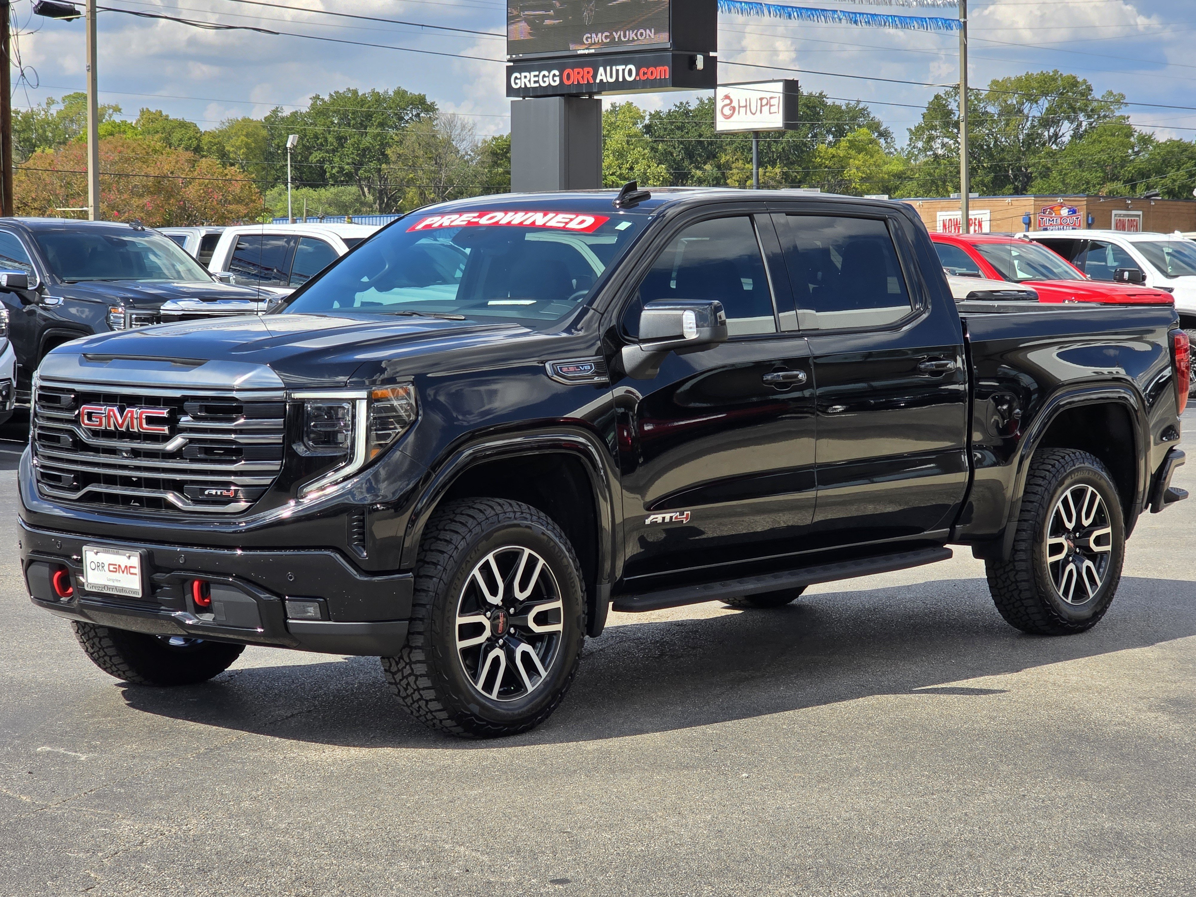 Used 2022 GMC Sierra 1500 AT4 w/ AT4 Premium Package AWD/4WD image 3