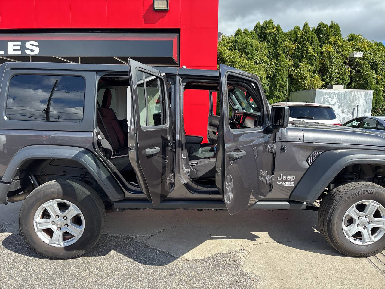 Used 2018 Jeep Wrangler Unlimited Sport S image 27