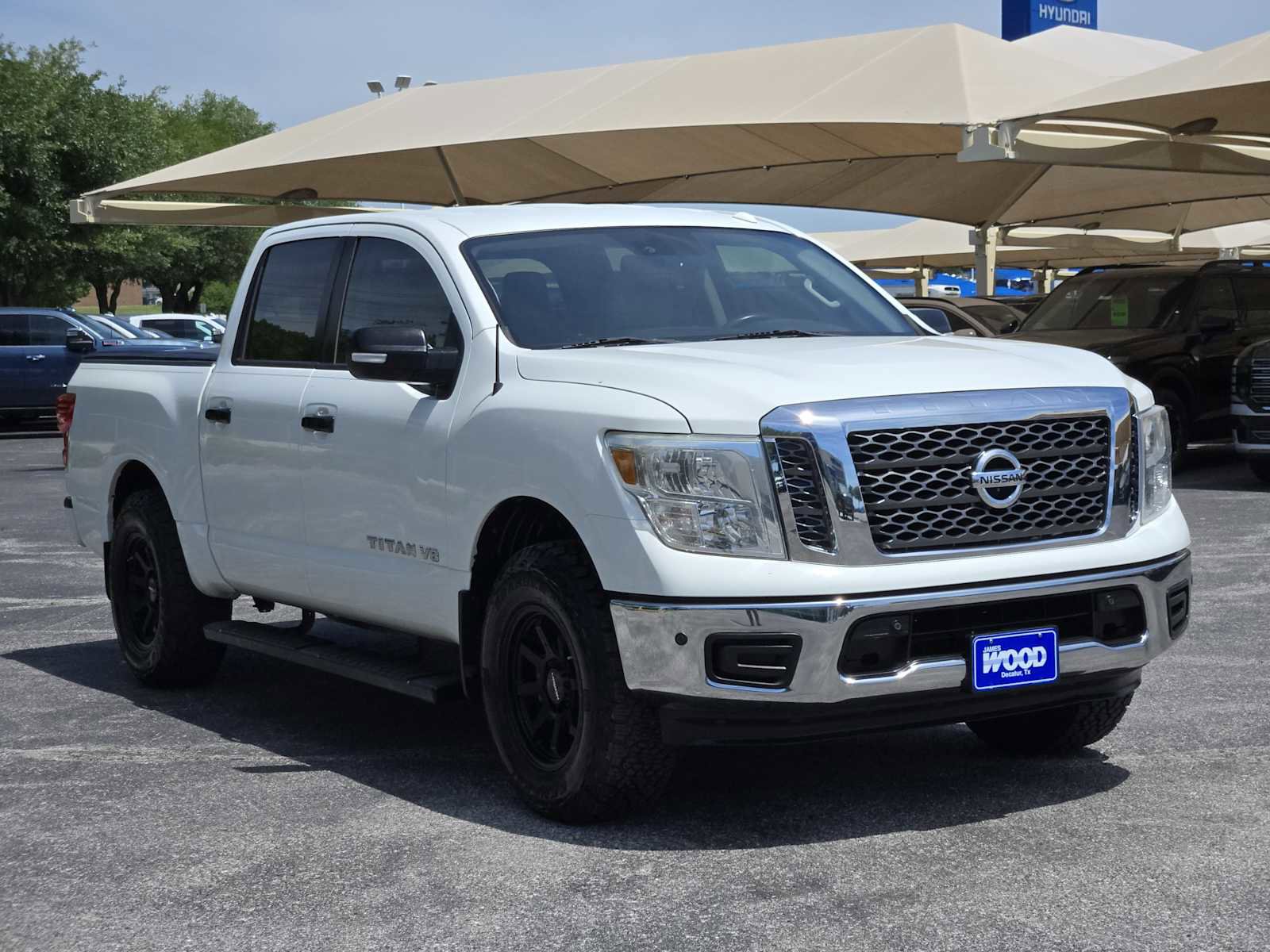 Used 2018 Nissan Titan SV w/ SV Convenience Package RWD image 3