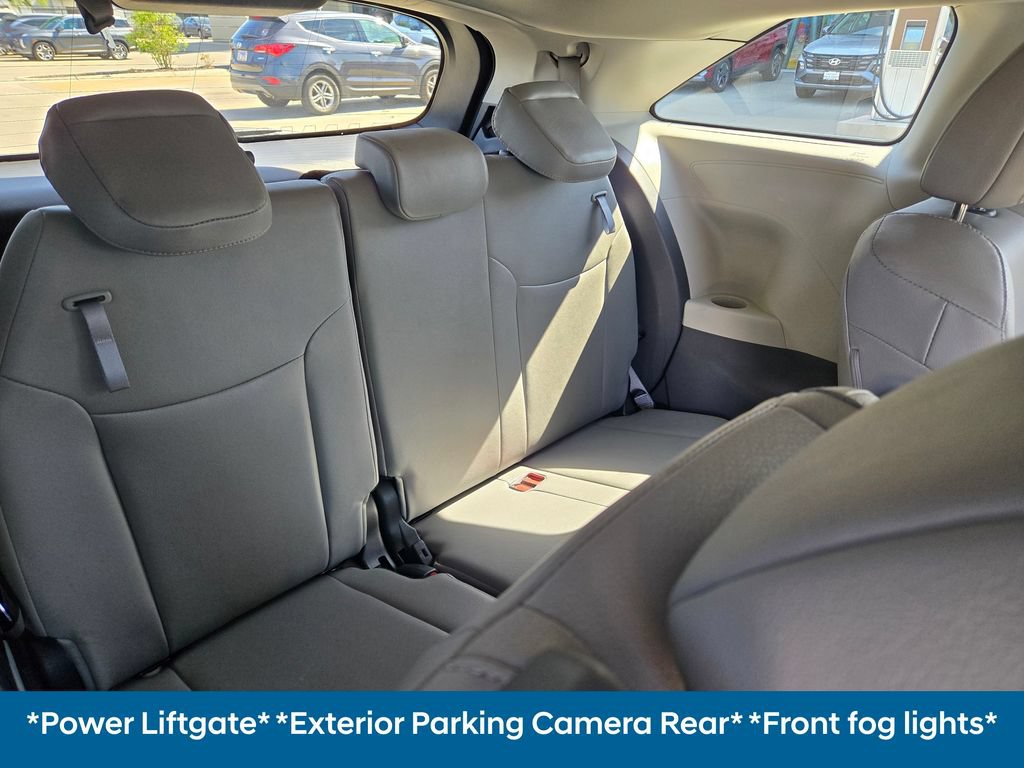 Used 2023 Toyota Sienna XLE FWD image 17