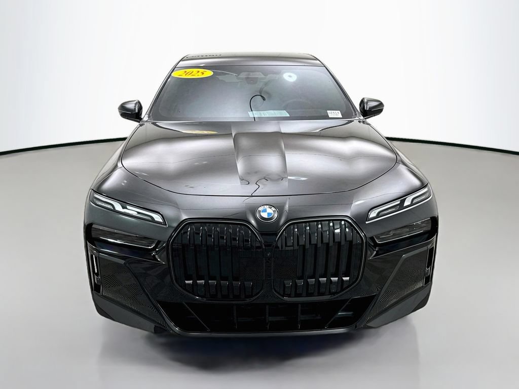 Used 2025 BMW 760i xDrive AWD/4WD image 2