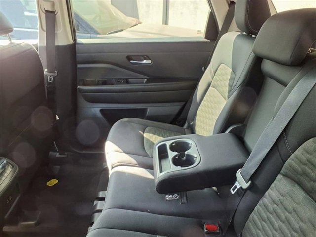 Used 2022 Nissan Pathfinder SV image 19