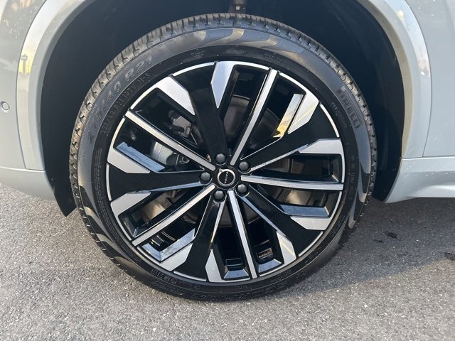 Certified 2025 Volvo XC90 B6 Plus image 9
