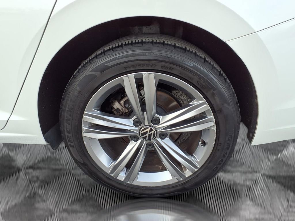 Used 2024 Volkswagen Jetta SE image 19