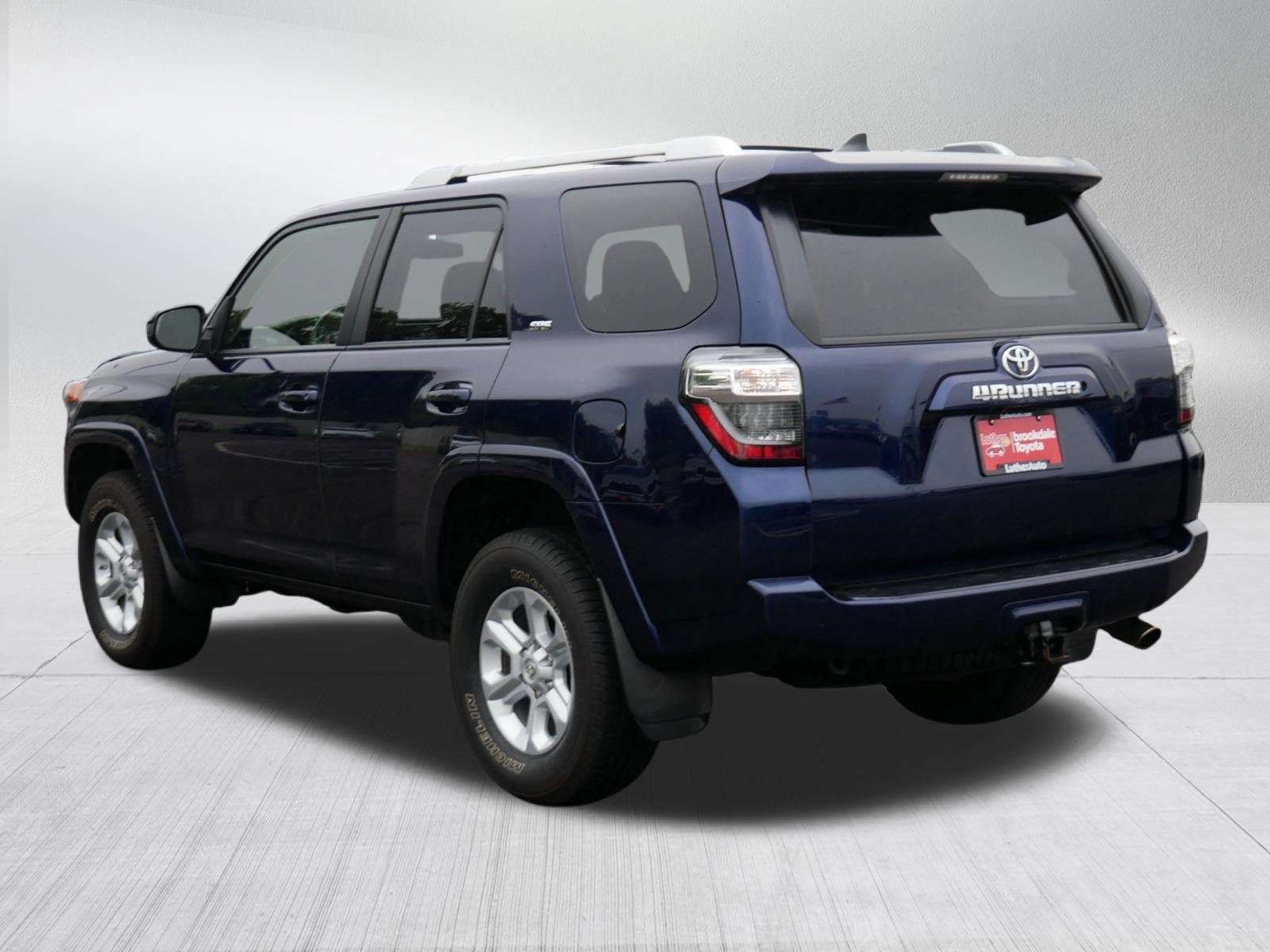 Used 2018 Toyota 4Runner SR5 w/ Convenience Package AWD/4WD image 5