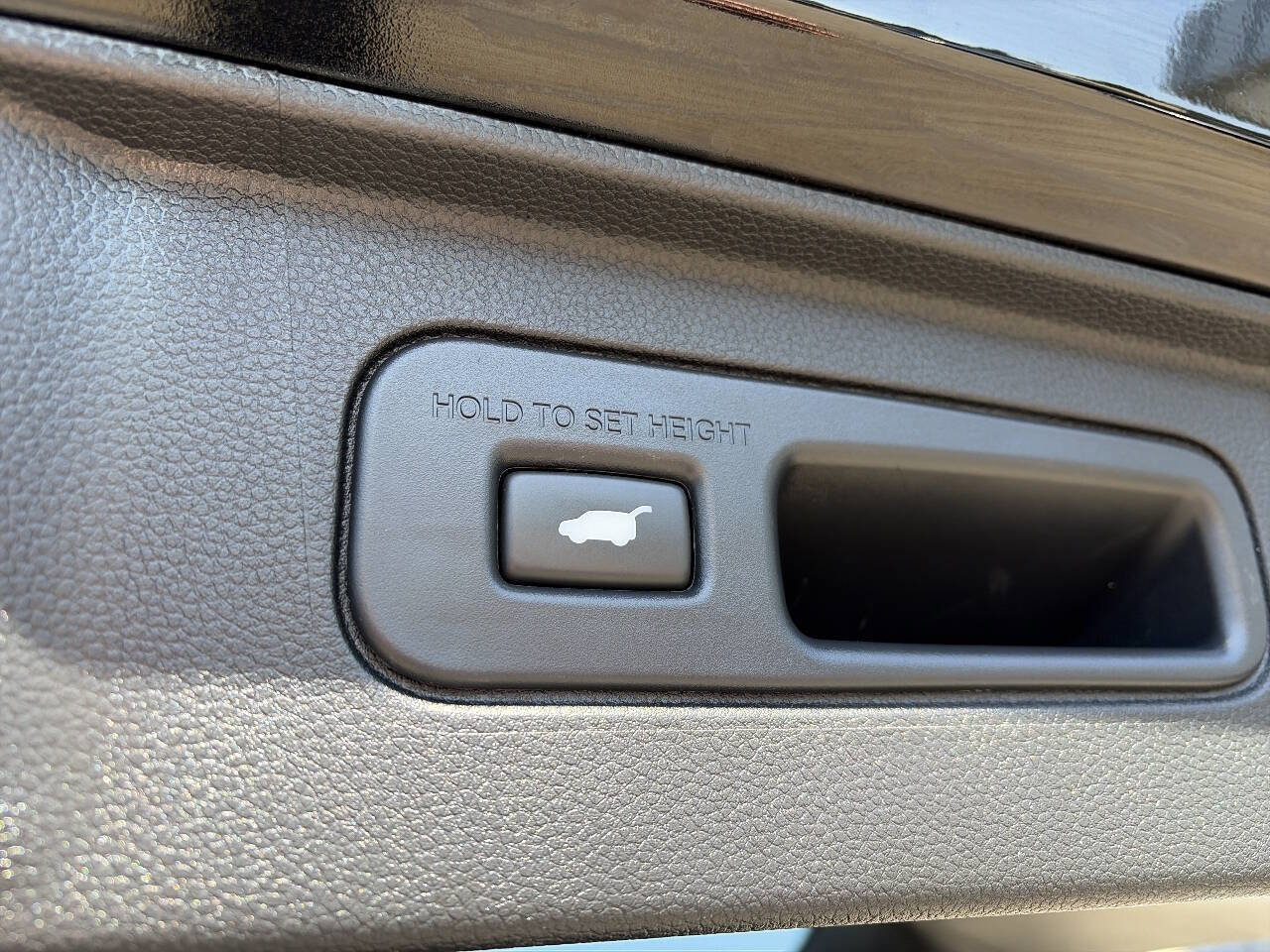 Used 2025 Honda Pilot TrailSport image 11