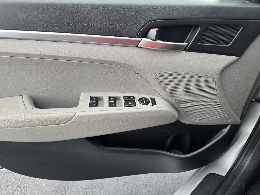 Used 2019 Hyundai Elantra SE image 22
