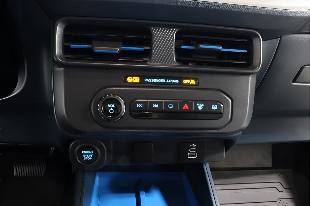 Used 2025 Ford Maverick XLT w/ XLT Luxury Package image 9