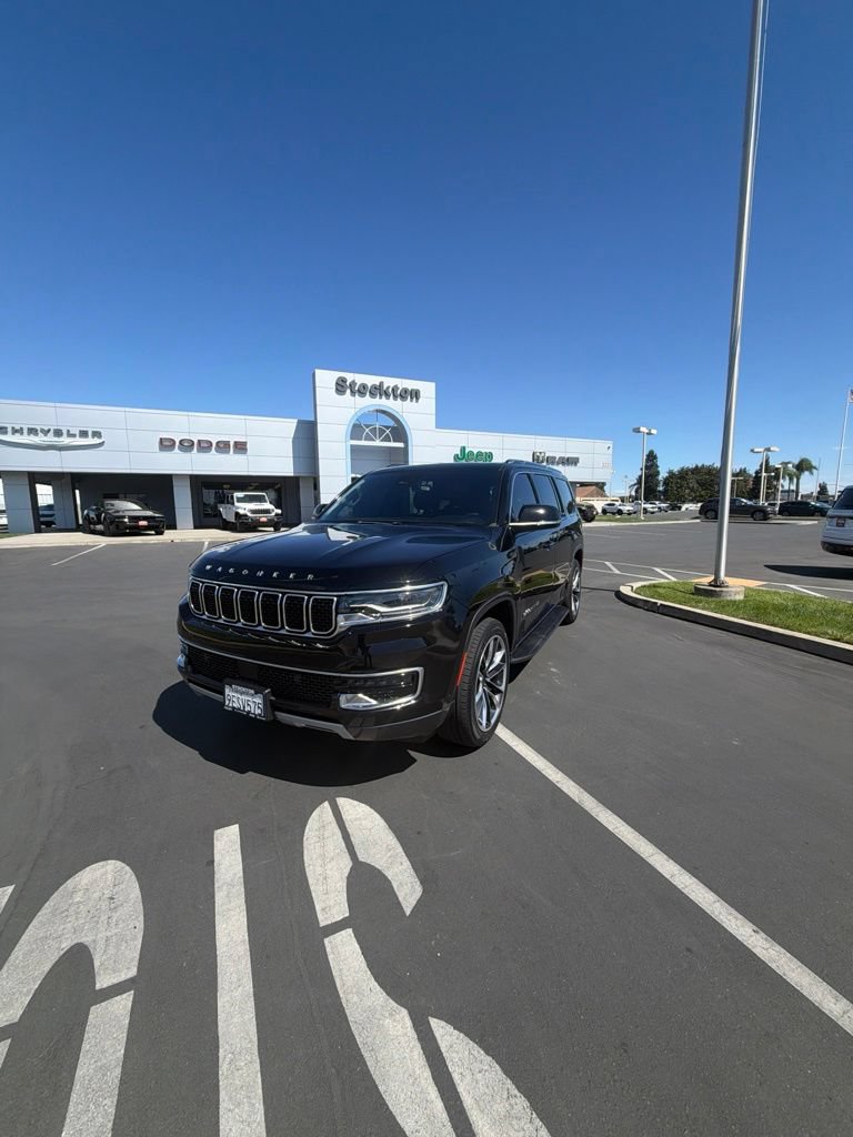 Used 2022 Jeep Wagoneer Series II w/ Premium Group I AWD/4WD image 2
