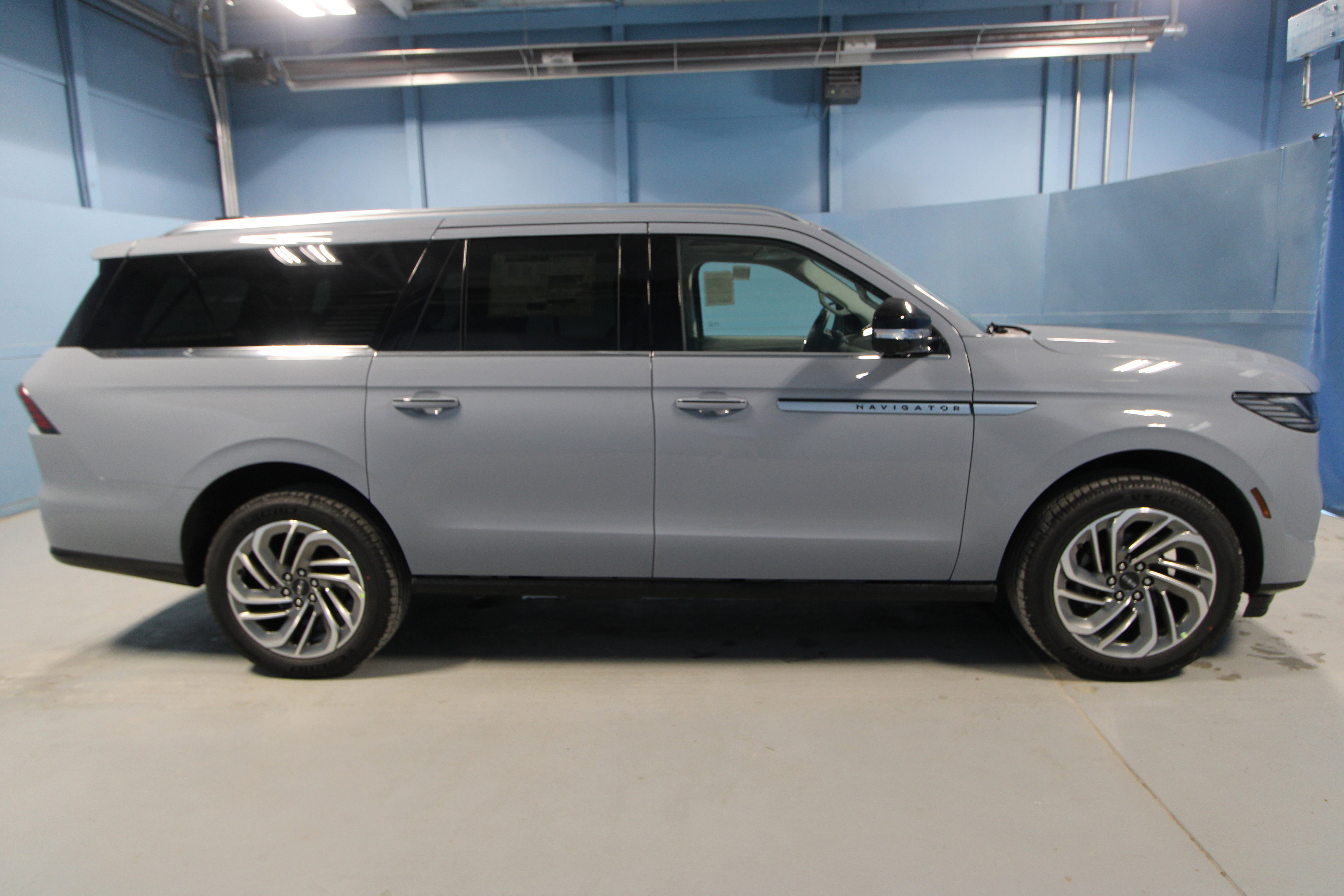 New 2026 Lincoln Navigator L Reserve AWD/4WD image 32