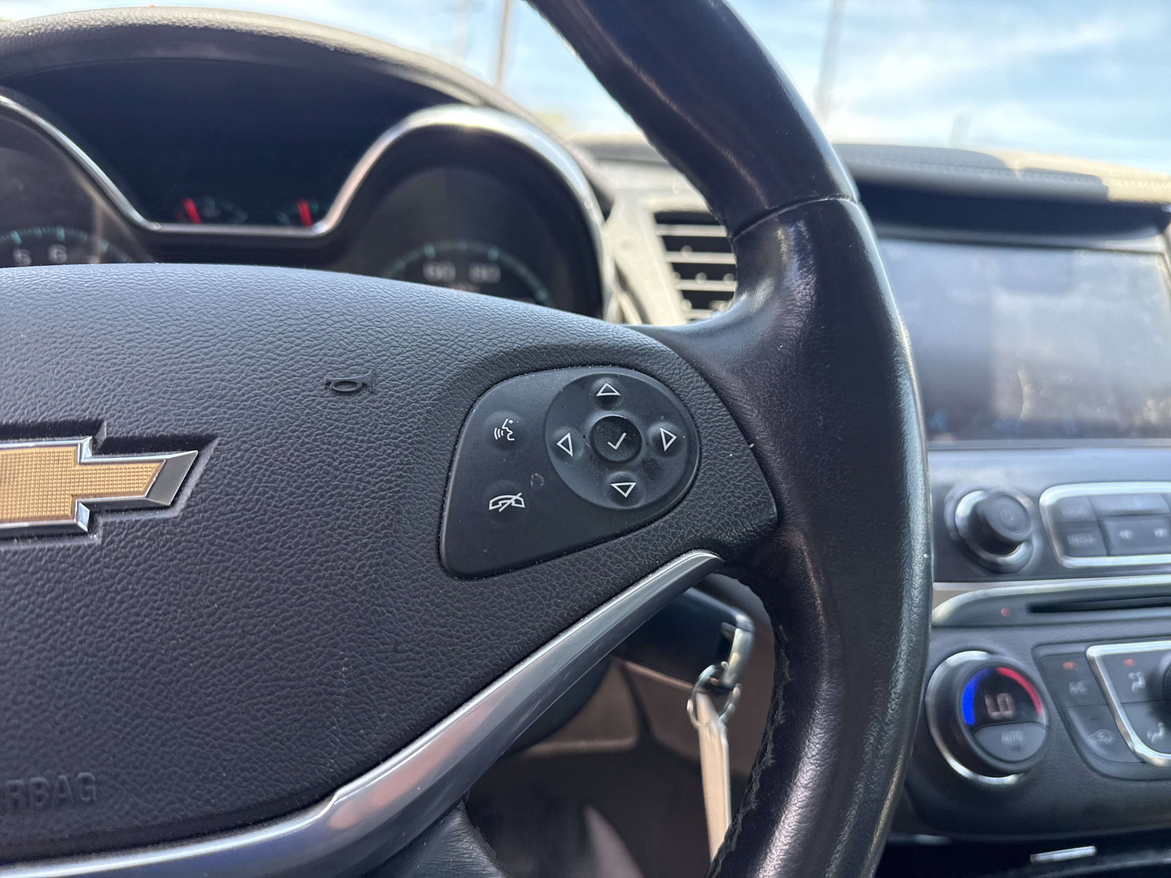 Used 2014 Chevrolet Impala LT w/ Convenience Package FWD image 15