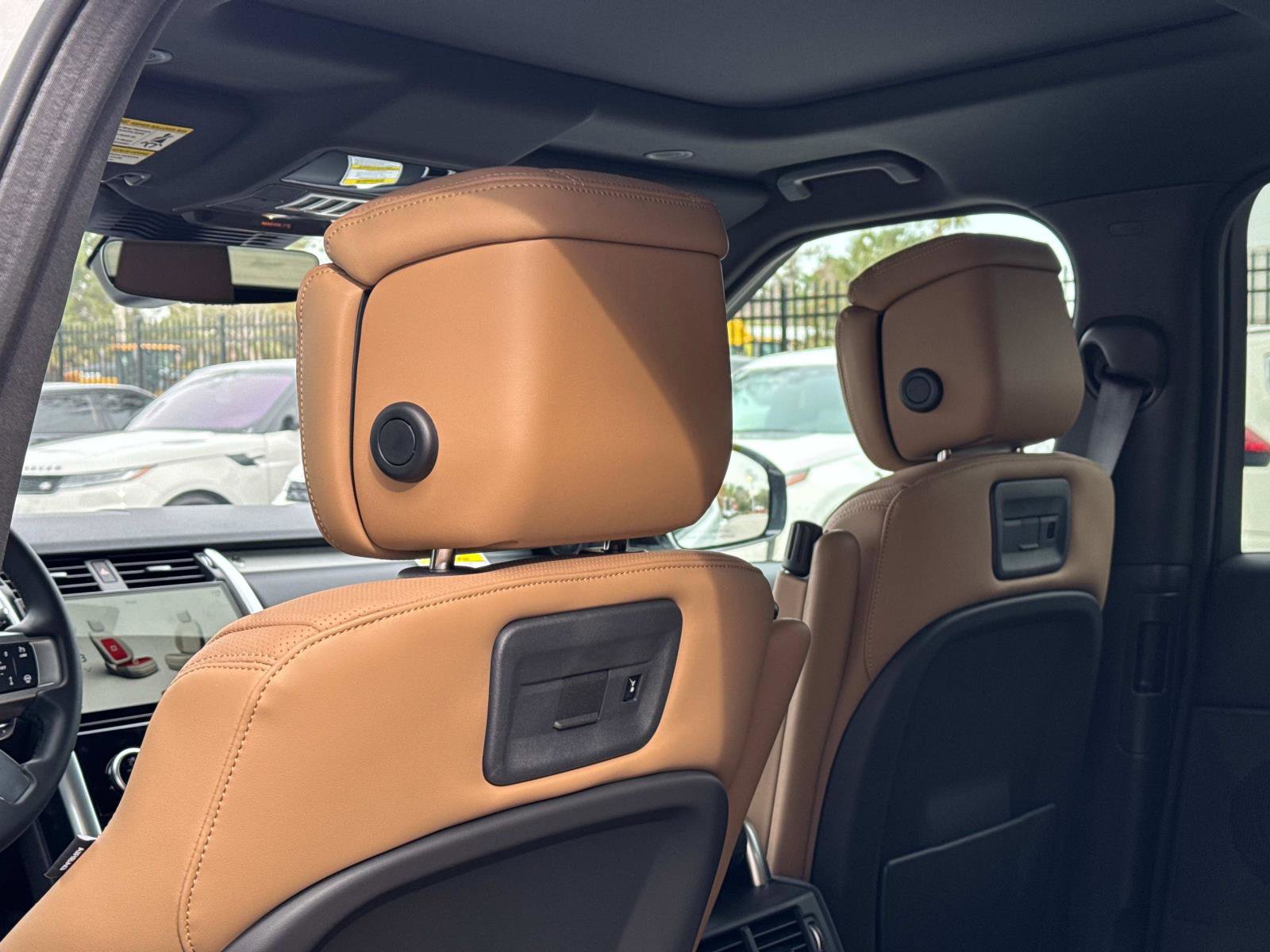 Certified 2025 Land Rover Discovery Dynamic SE image 15