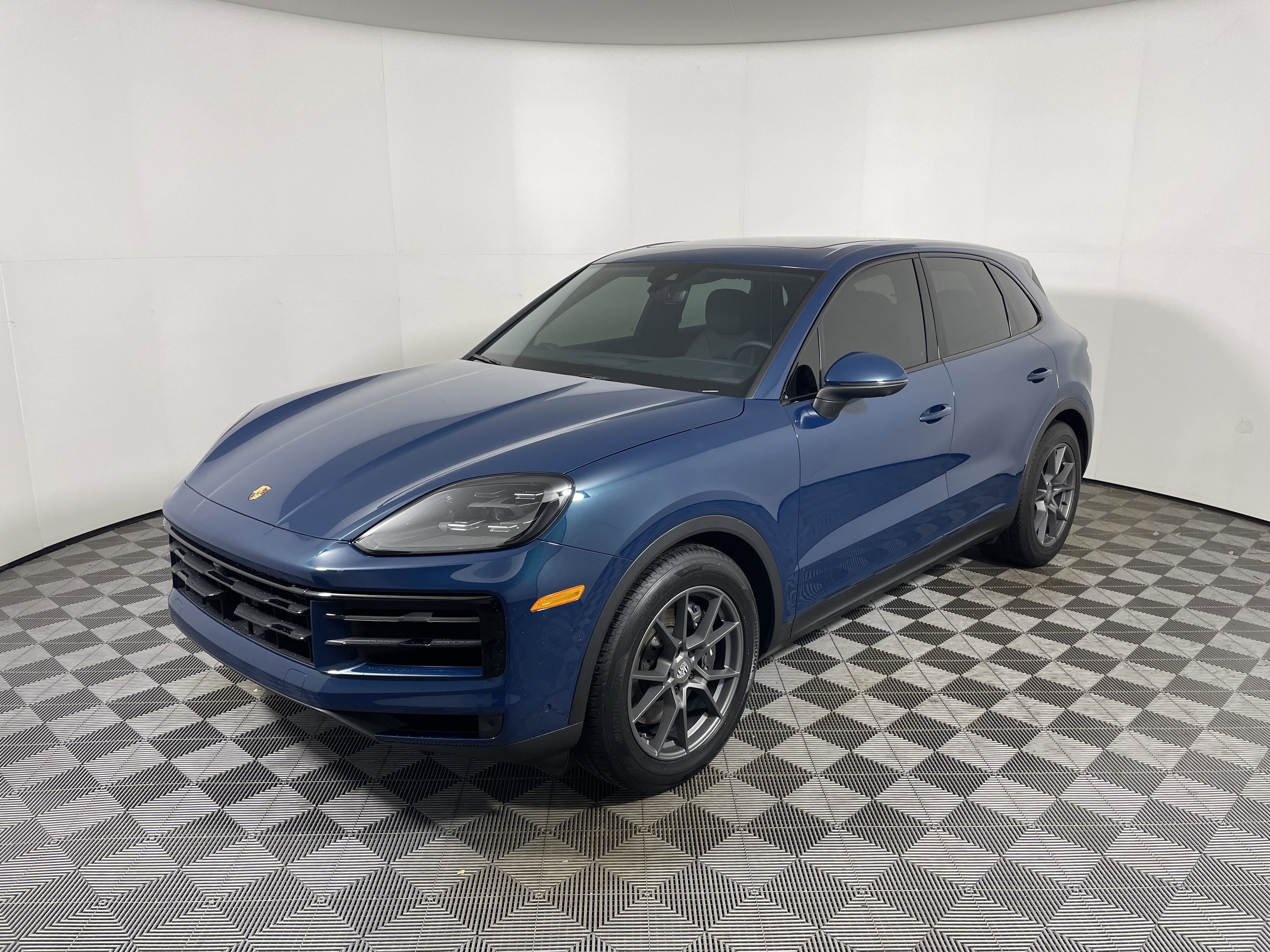 Used 2024 Porsche Cayenne image 11