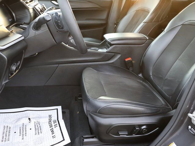 Used 2023 Jeep Grand Cherokee Altitude image 41