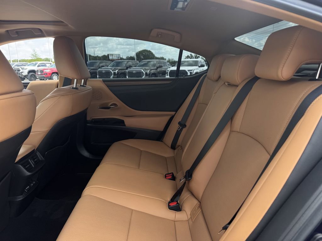 Used 2025 Lexus ES 350 w/ Premium Package image 29