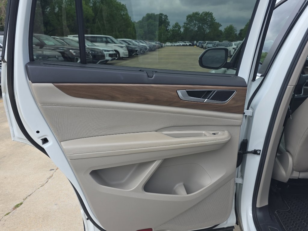 Used 2024 Volkswagen Atlas SE FWD image 14