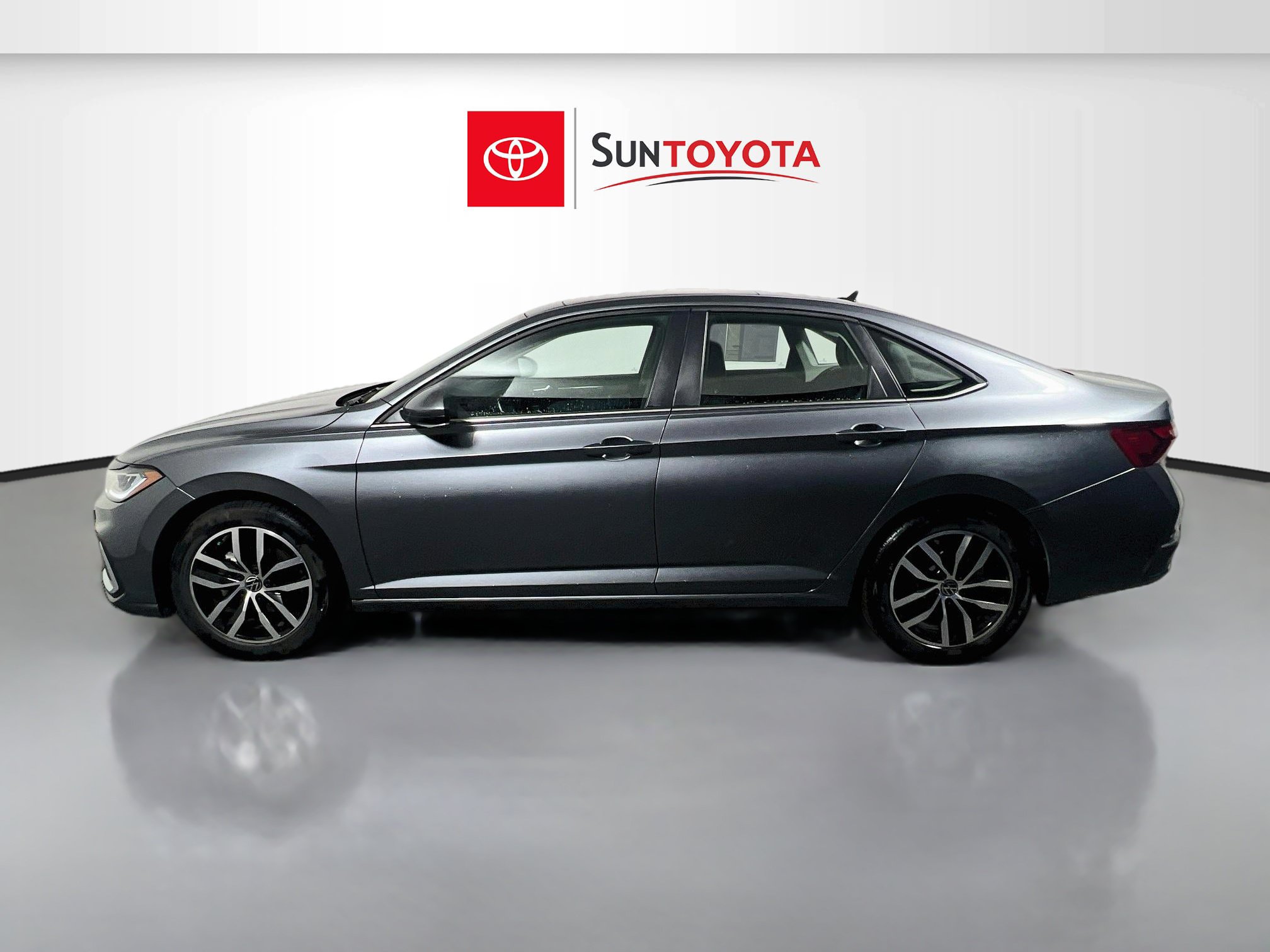 Used 2025 Volkswagen Jetta SE FWD image 7