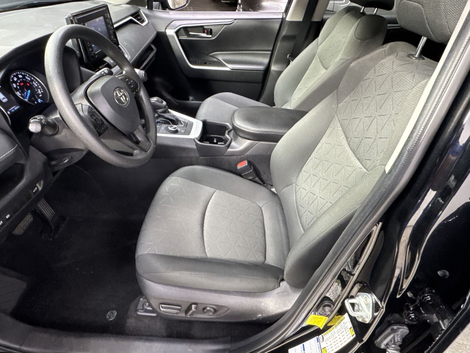 Used 2022 Toyota RAV4 XLE w/ Convenience Package AWD/4WD image 16