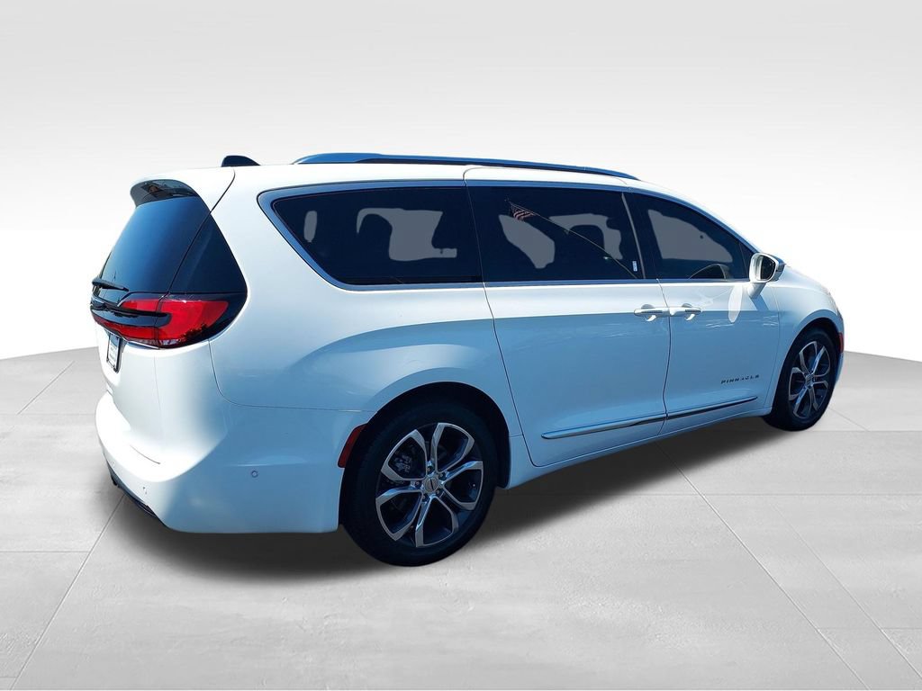 Used 2024 Chrysler Pacifica Pinnacle w/ Trailer Tow Group FWD video 5