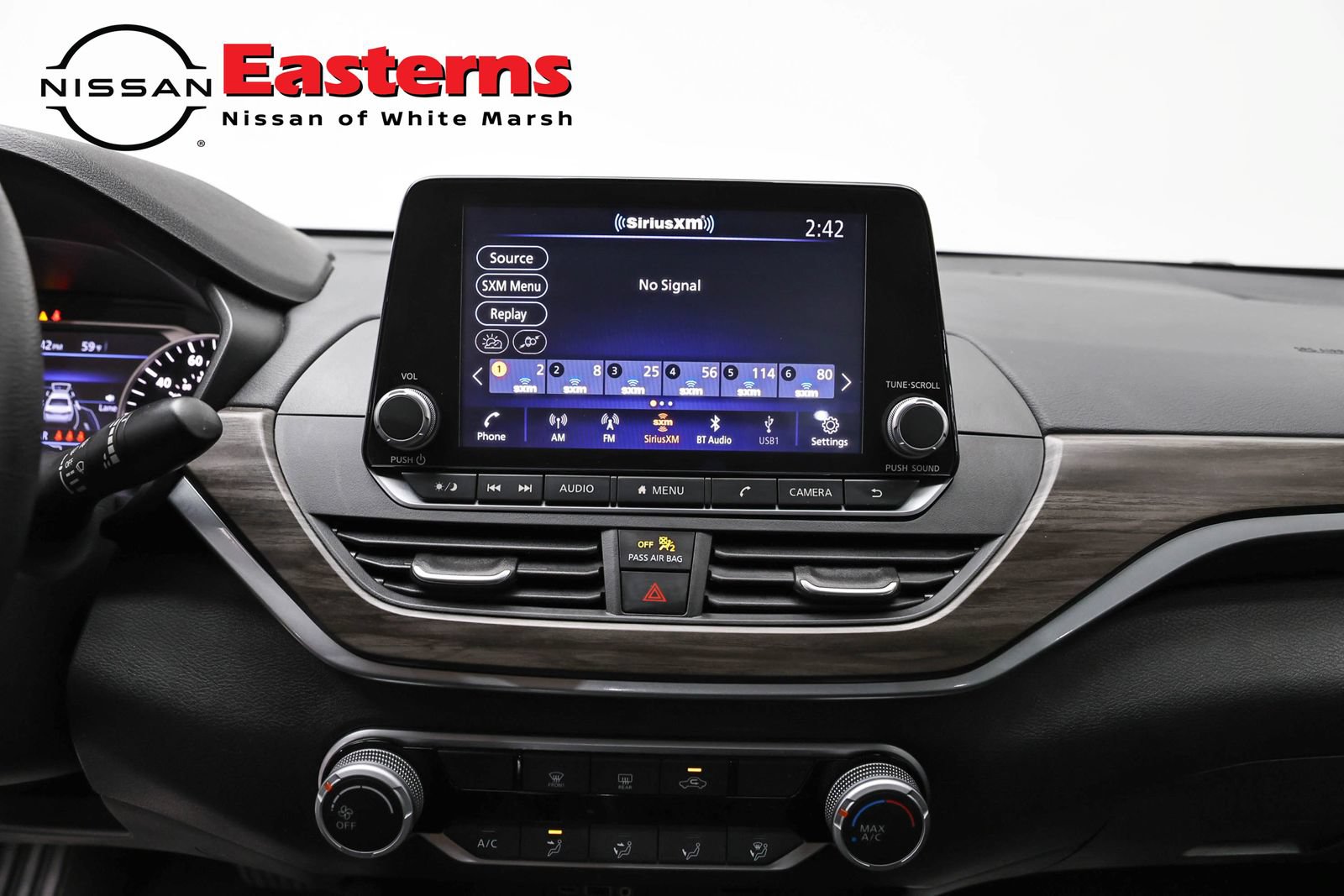 Used 2025 Nissan Altima 2.5 SV FWD image 12