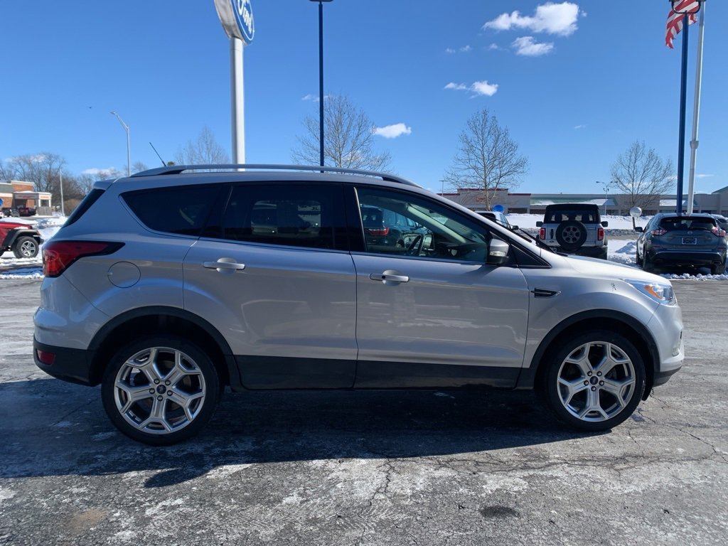 Used 2019 Ford Escape Titanium image 2