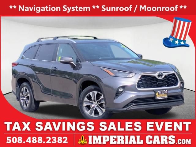 Used 2023 Toyota Highlander XLE AWD/4WD image 1