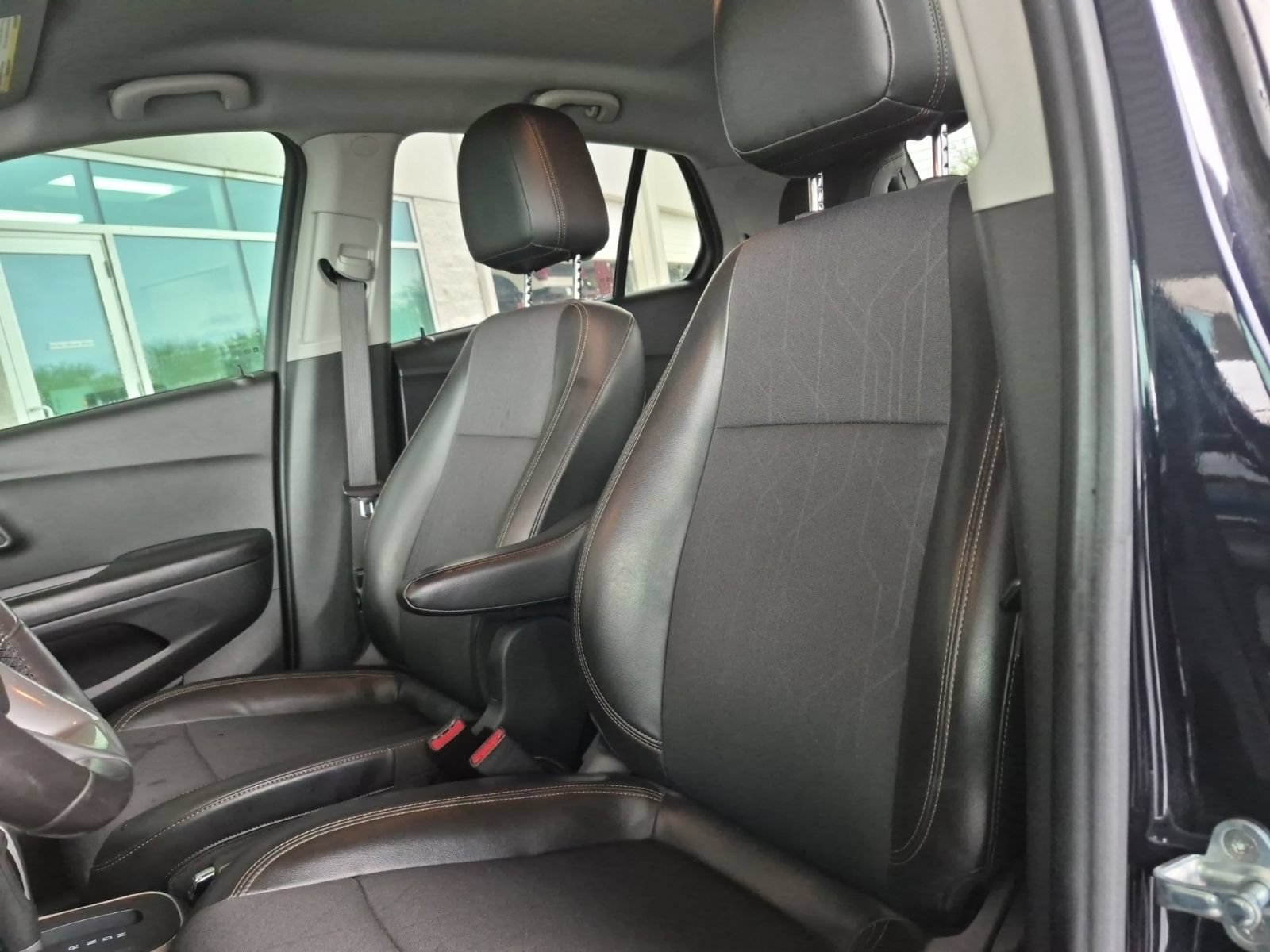 Used 2022 Chevrolet Trax LT w/ LT Convenience Package AWD/4WD image 10