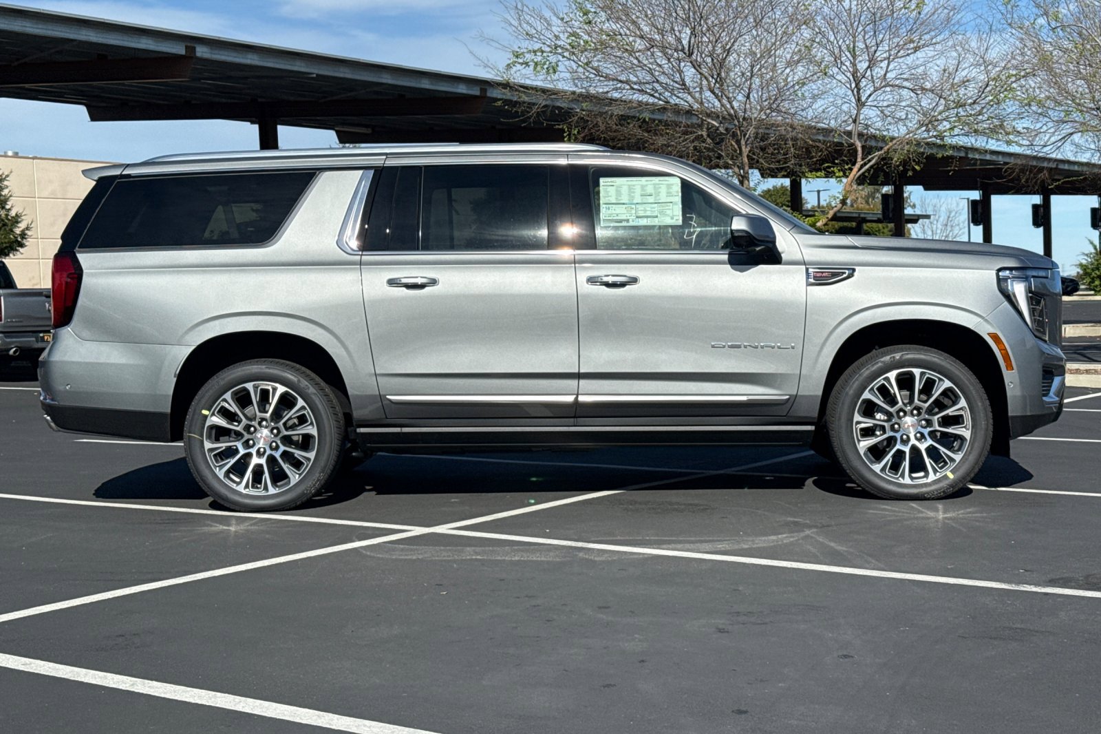 New 2026 GMC Yukon XL Denali w/ Denali Reserve Package image 3