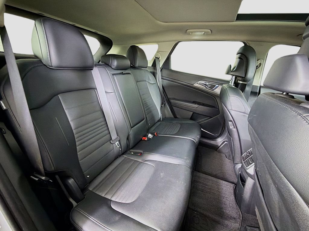 Used 2025 Kia Sportage SX image 32