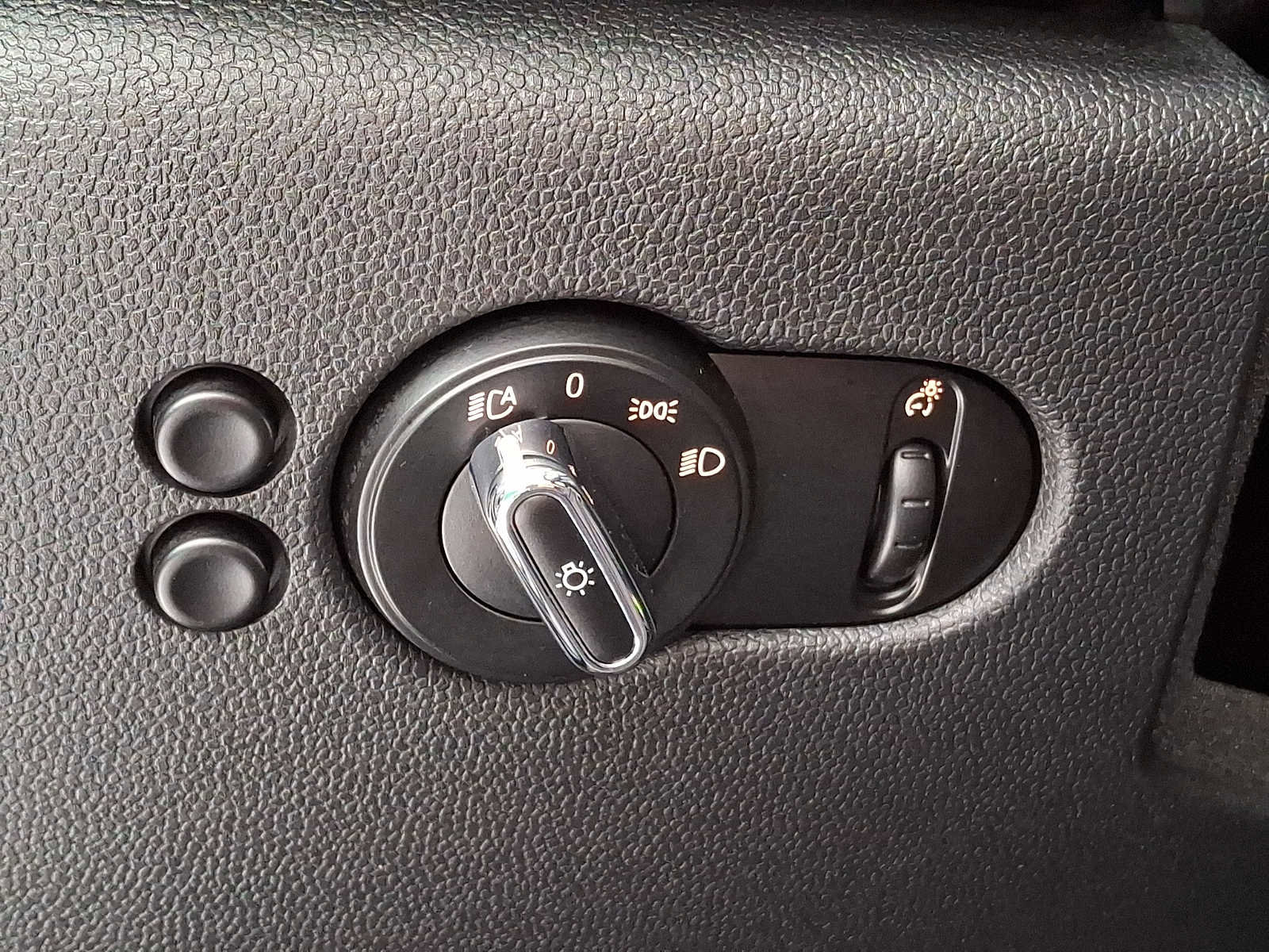 Used 2019 MINI Cooper 4-Door Hardtop w/ Signature Upholstery Package image 25